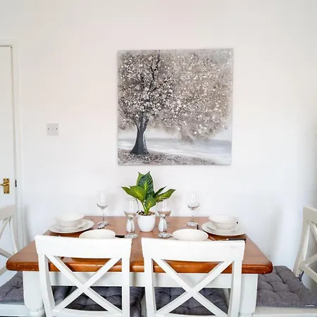 Cozy Urban | Retreat Modern 1br | Free Parking Bristol